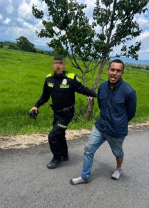 Recuperan cabezote de tractocamión tras persecución y accidente en la Marginal del Llano