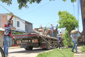 Entregan materiales de construcción a familias afectadas por inundaciones en cinco veredas de Trinidad