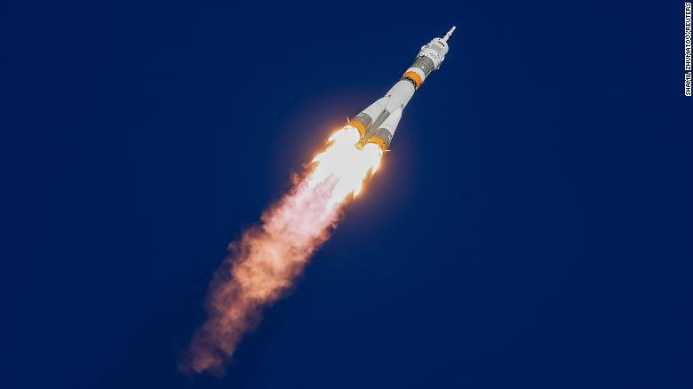 Astronautas sobreviven a aterrizaje de emergencia de un cohete Soyuz.